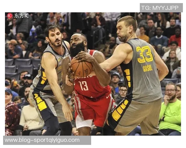 哈登遭遇痛苦倒地引发美媒调侃称其碰瓷行为实在无耻 哈登遭遇痛苦倒地引发美媒调侃称其碰瓷行为实在无耻