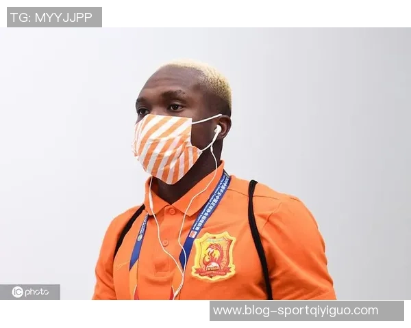 埃弗拉回应舔生鸡肉视频争议称只是想开个玩笑并未真正舔食 埃弗拉回应舔生鸡肉视频争议称只是想开个玩笑并未真正舔食