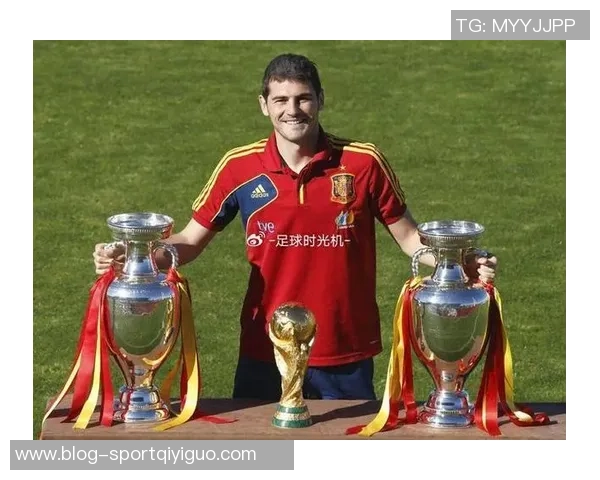 卡西与足球传奇同框出席世界杯抽签活动引发热议